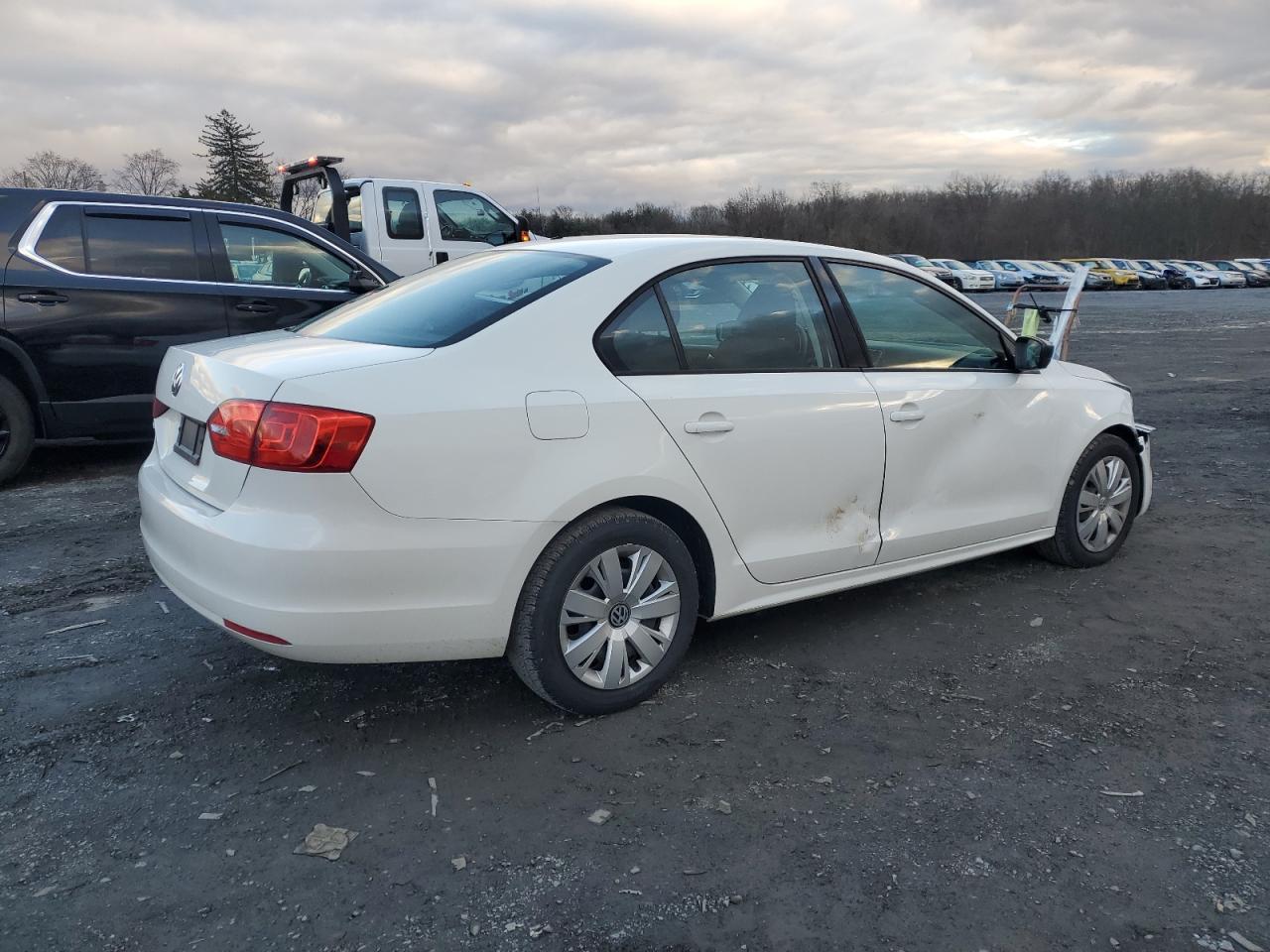 Image 3 of 2014 VOLKSWAGEN JETTA BASE 2014 with VIN 3VW2K7AJ9EM237557