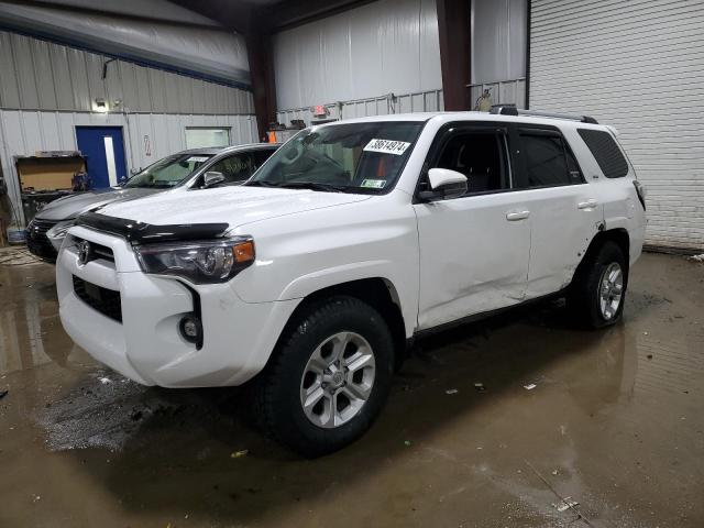 Image 1 of 2022 TOYOTA 4RUNNER SR5/SR5 PREMIUM 2022 with VIN JTEMU5JR7N5991350
