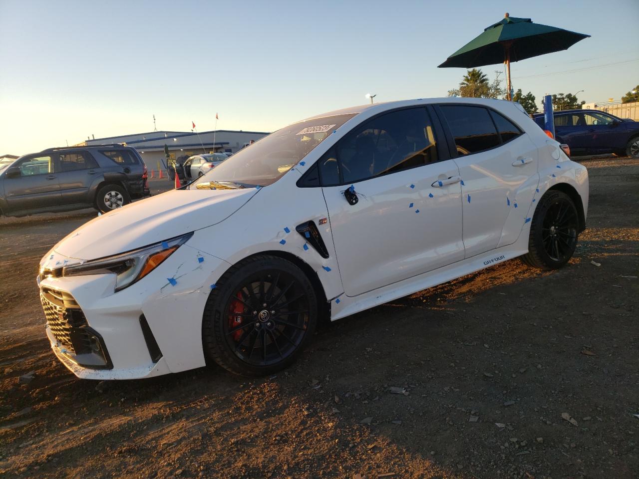 Obraz 1 z 2023 TOYOTA GR COROLLA CORE 2023 z VIN JTNABAAE7PA004044