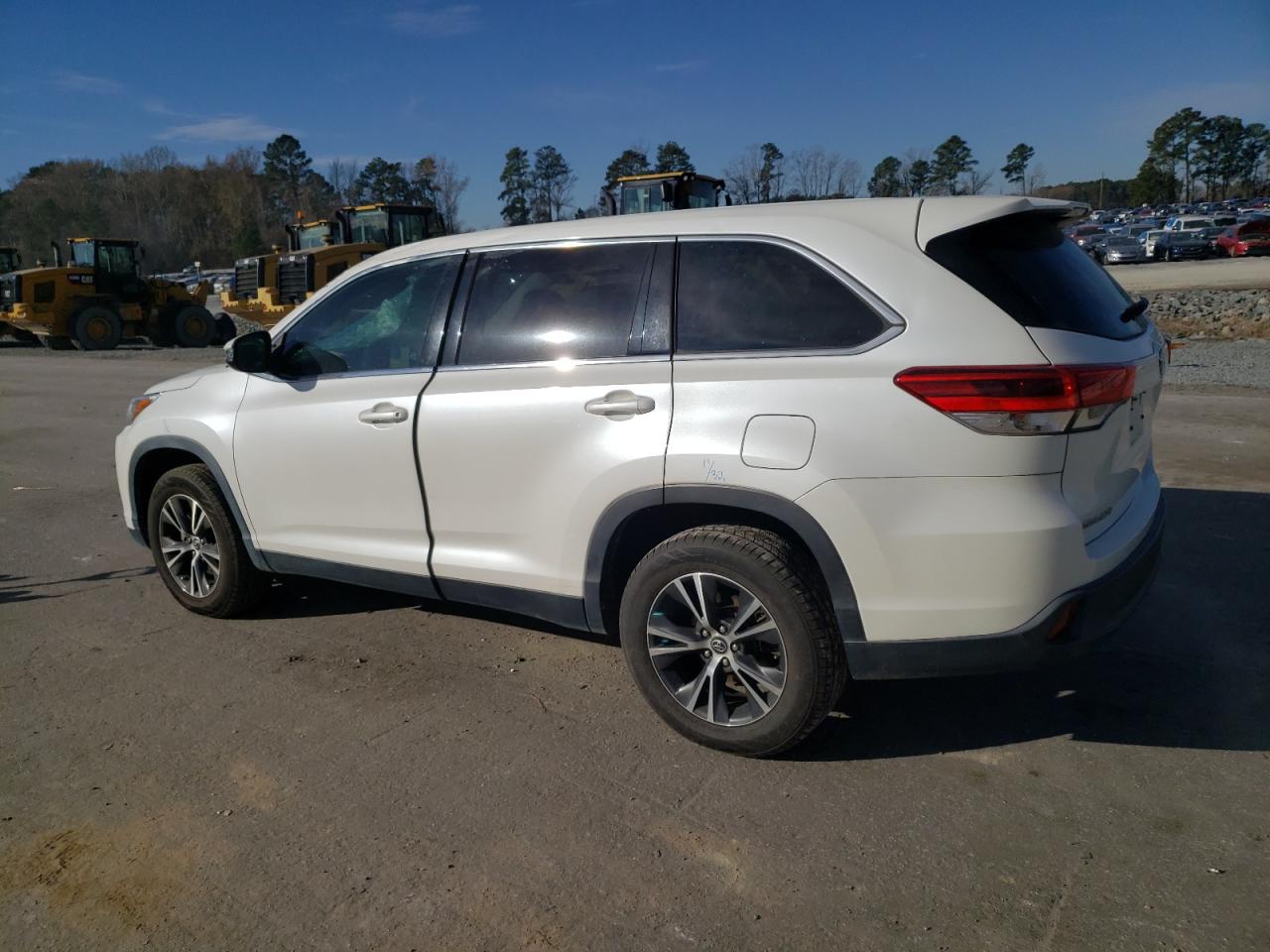 Obraz 2 z 2019 TOYOTA HIGHLANDER LE 2019 z VIN 5TDZARFH9KS047338