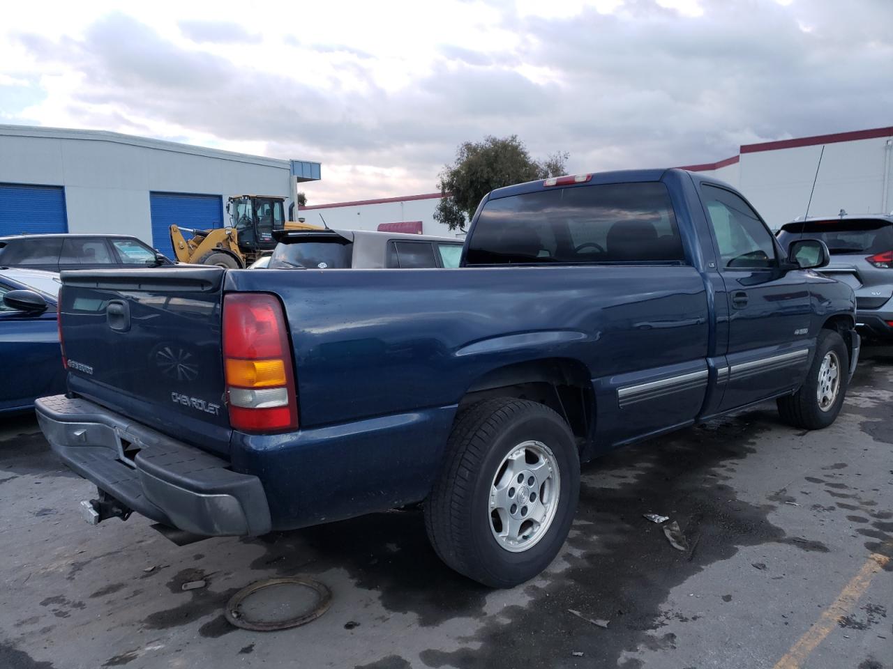 Image 3 of 2000 CHEVROLET SILVERADO C1500 2000 with VIN 1GCEC14T6YE118222