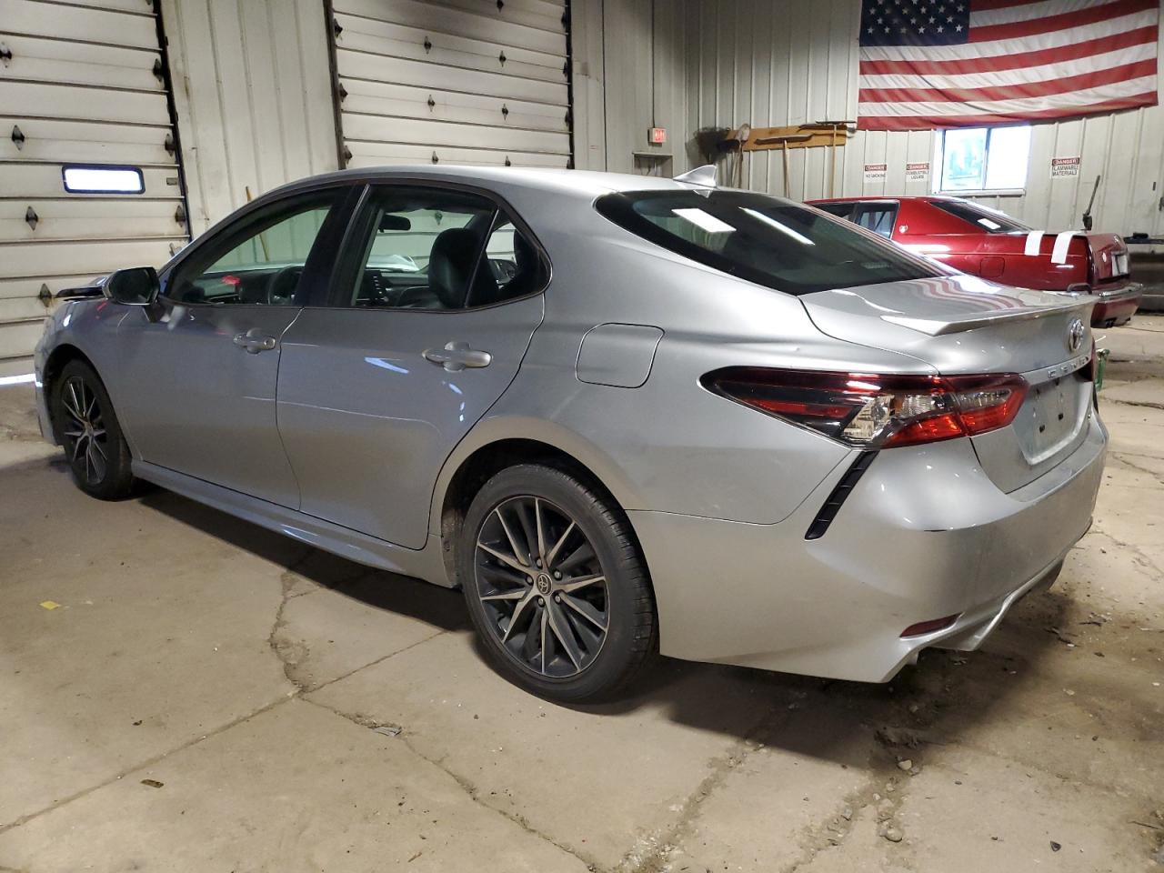 Изображение 2 2022 TOYOTA CAMRY SE 2022 с VIN 4T1G11AK3NU709583