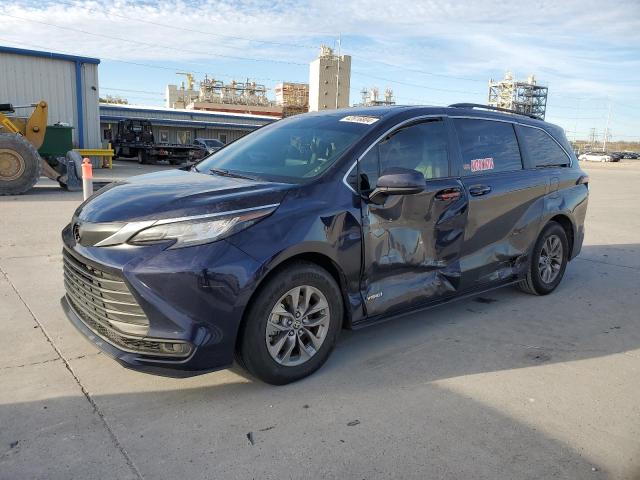 Obraz 1 z 2021 TOYOTA SIENNA LE 2021 z VIN 5TDKRKEC0MS032057