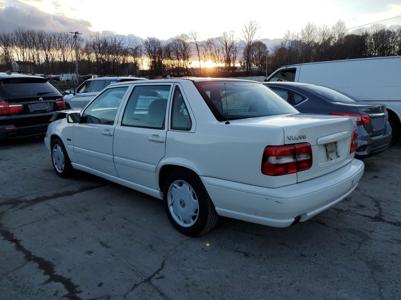 Image 2 of 1998 VOLVO S70  1998 with VIN YV1LS5577W1544616