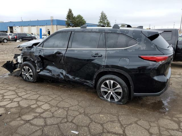Obraz 2 z 2022 TOYOTA HIGHLANDER XLE 2022 z VIN 5TDGZRBH3NS182339