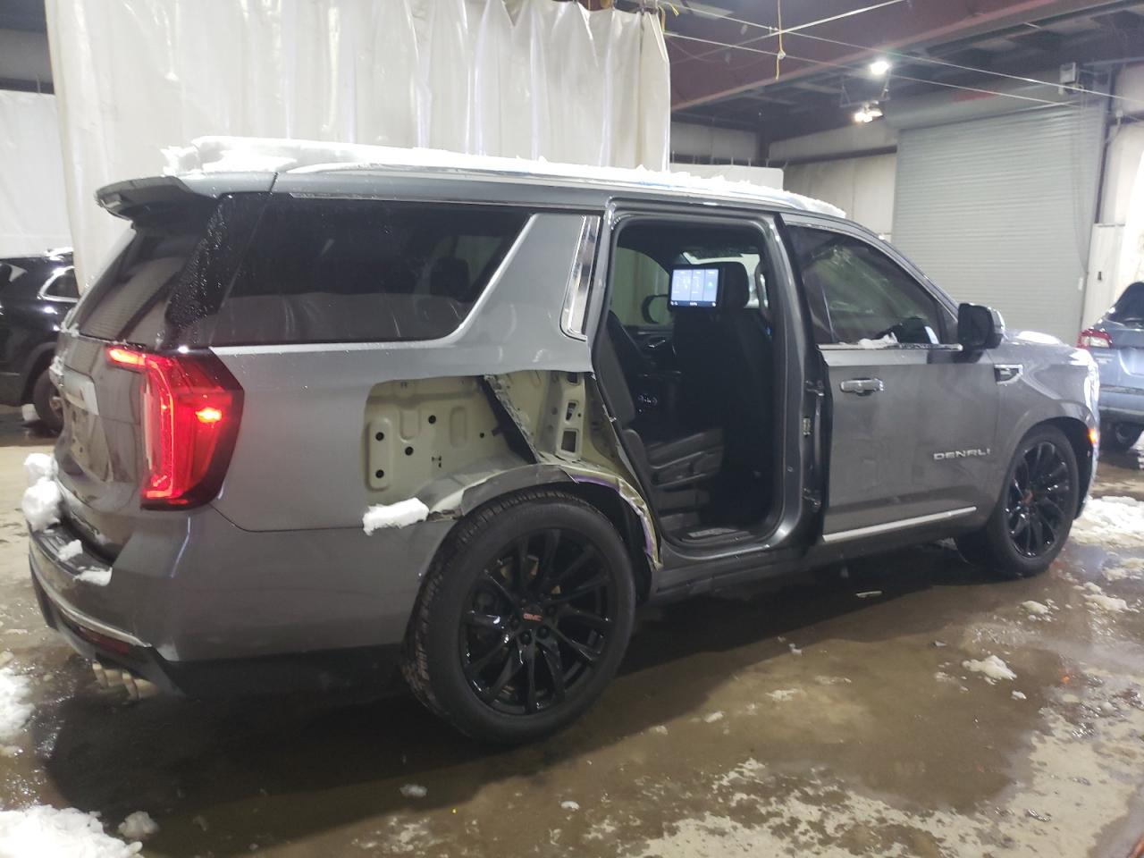 Image 3 of 2021 GMC YUKON DENALI 2021 with VIN 1GKS2DKL7MR226575