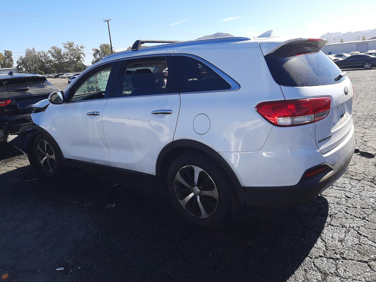 Image 2 of 2016 KIA SORENTO EX 2016 with VIN 5XYPH4A53GG134028
