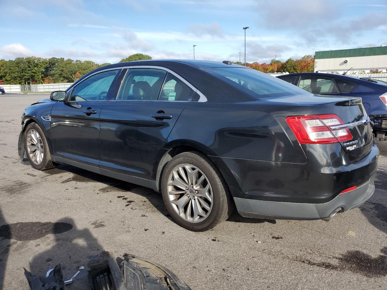 Image 2 of Ford Taurus Limited 2014 with VIN 1FAHP2F8XEG111151