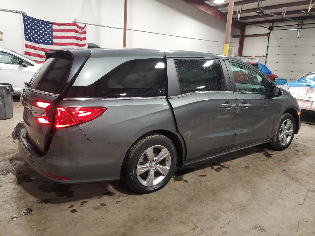 Изображение 3 2018 HONDA ODYSSEY EX 2018 с VIN 5FNRL6H51JB055870