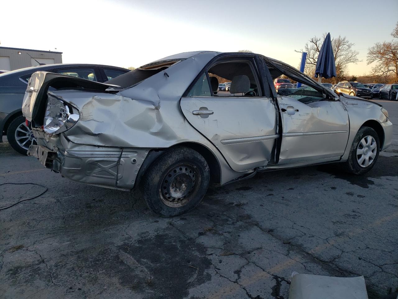 Изображение 3 2004 TOYOTA CAMRY LE 2004 с VIN 4T1BE32K84U850026