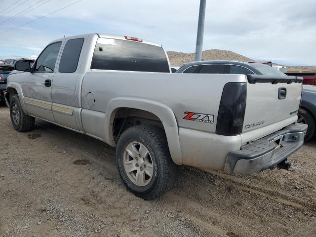 Image 2 of 2004 CHEVROLET SILVERADO K1500 2004 with VIN 2GCEK19T041130308