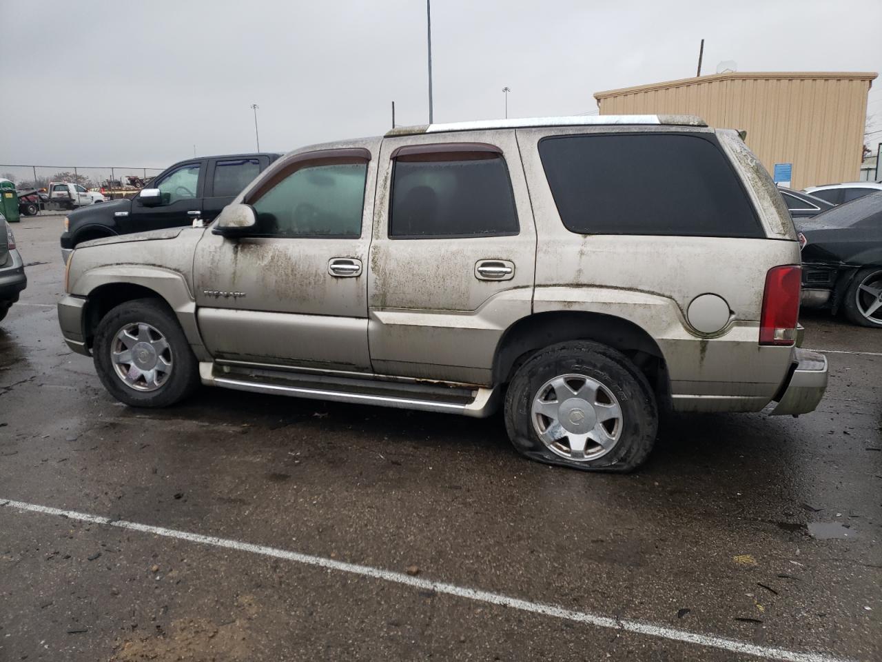 Image 2 of 2002 CADILLAC ESCALADE LUXURY 2002 with VIN 1GYEK63NX2R115496
