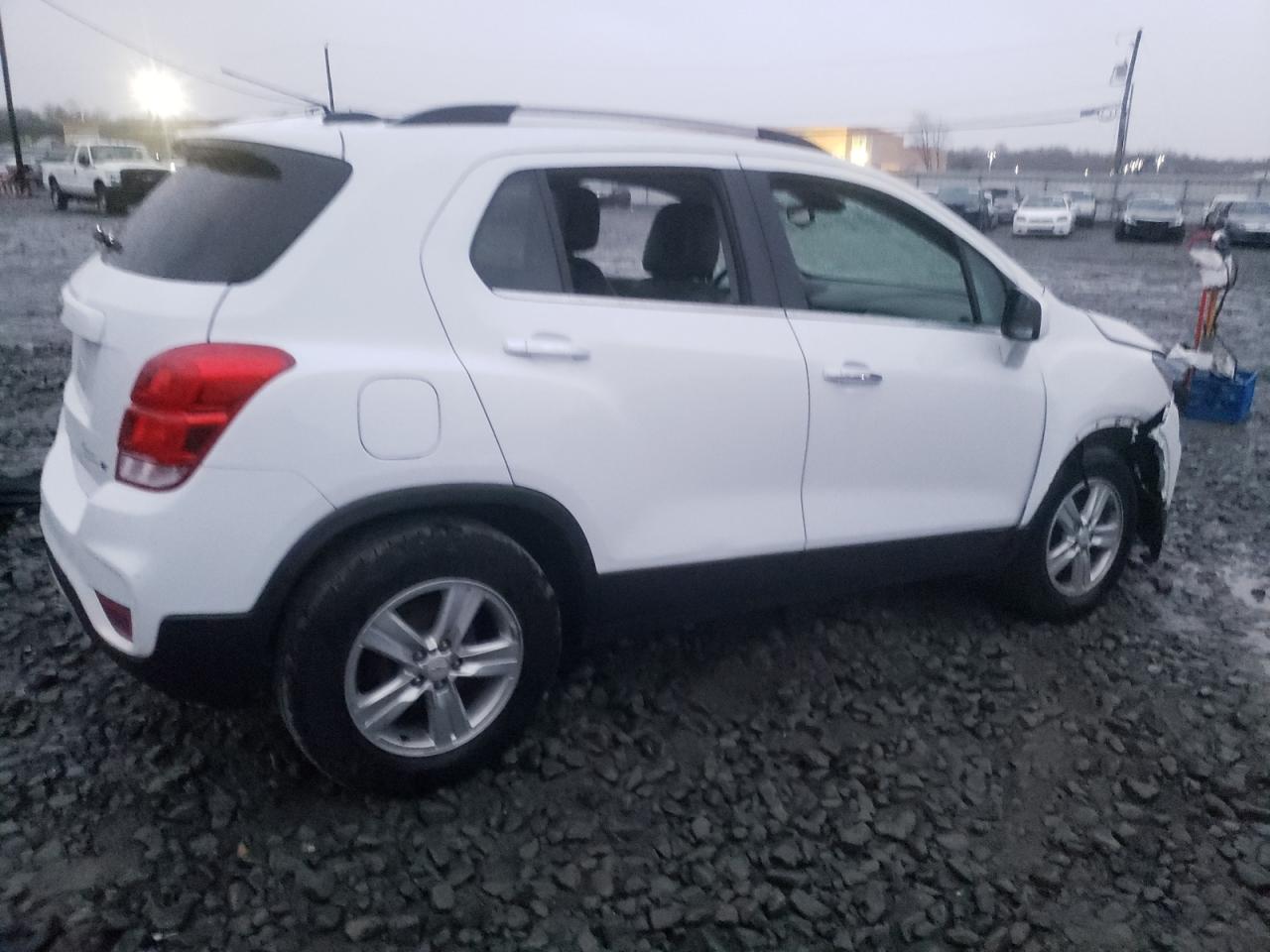 Image 3 of 2019 CHEVROLET TRAX 1LT 2019 with VIN KL7CJLSB5KB883320