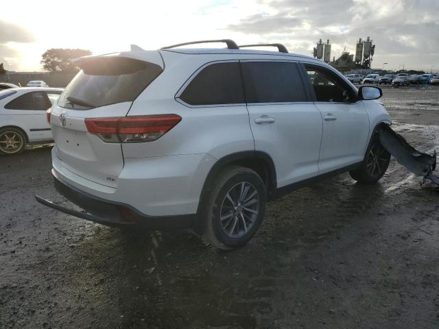 Изображение 3 2019 TOYOTA HIGHLANDER SE 2019 с VIN 5TDKZRFH4KS359044