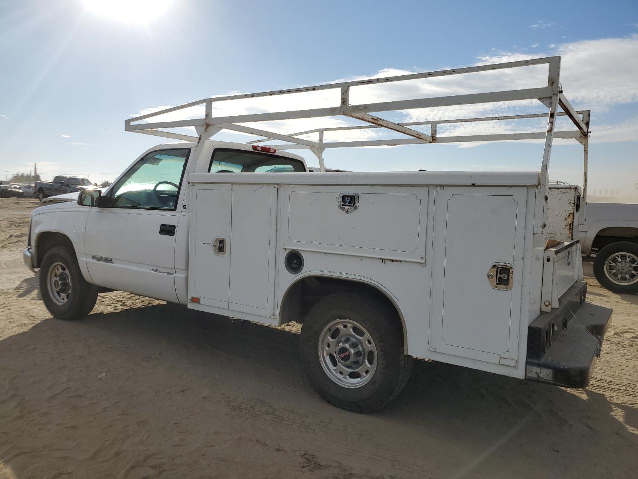 Image 2 of 1999 GMC SIERRA C3500 1999 with VIN 1GDGC34R1XF022897