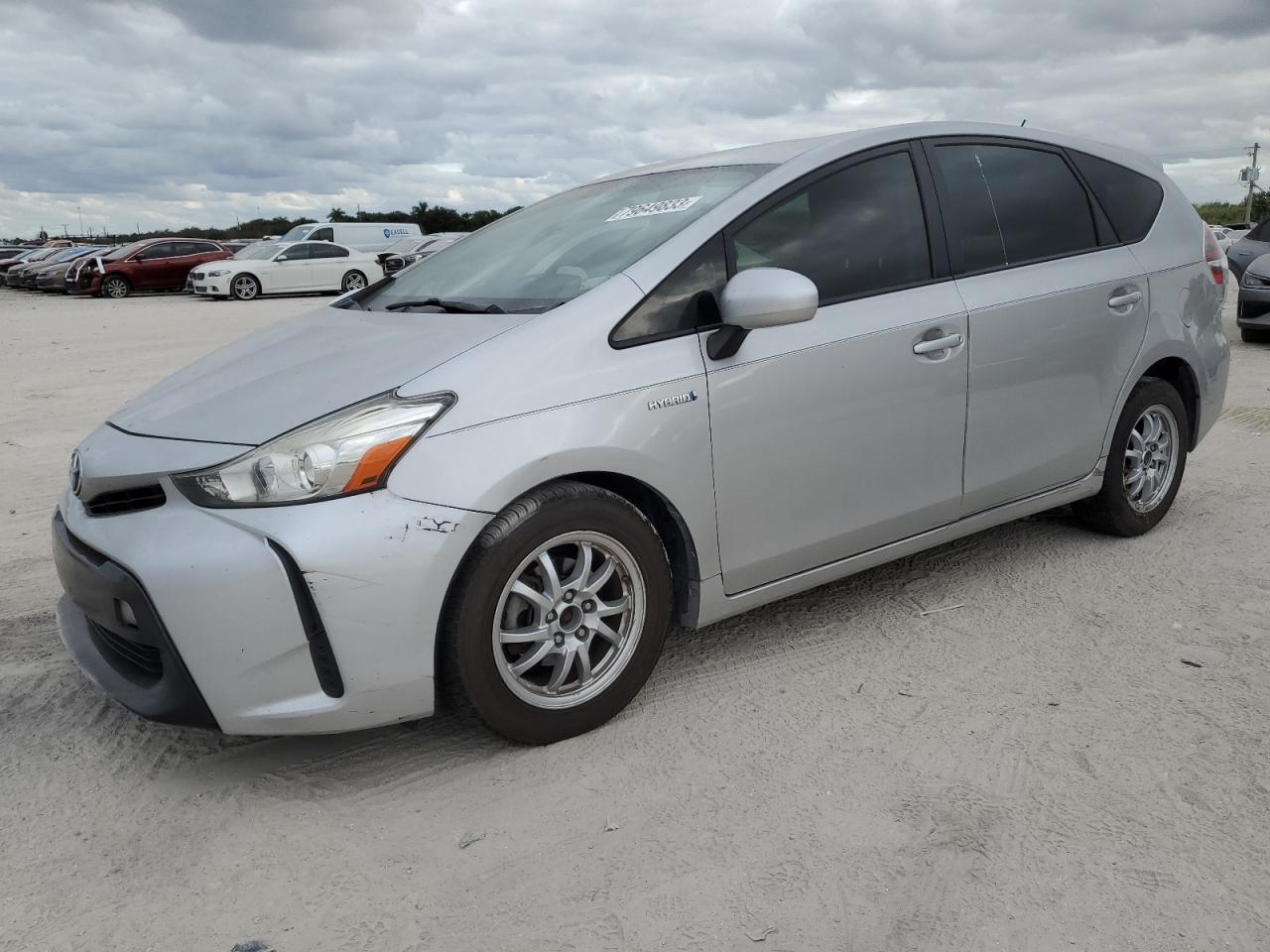 2016 TOYOTA PRIUS V  2016 image