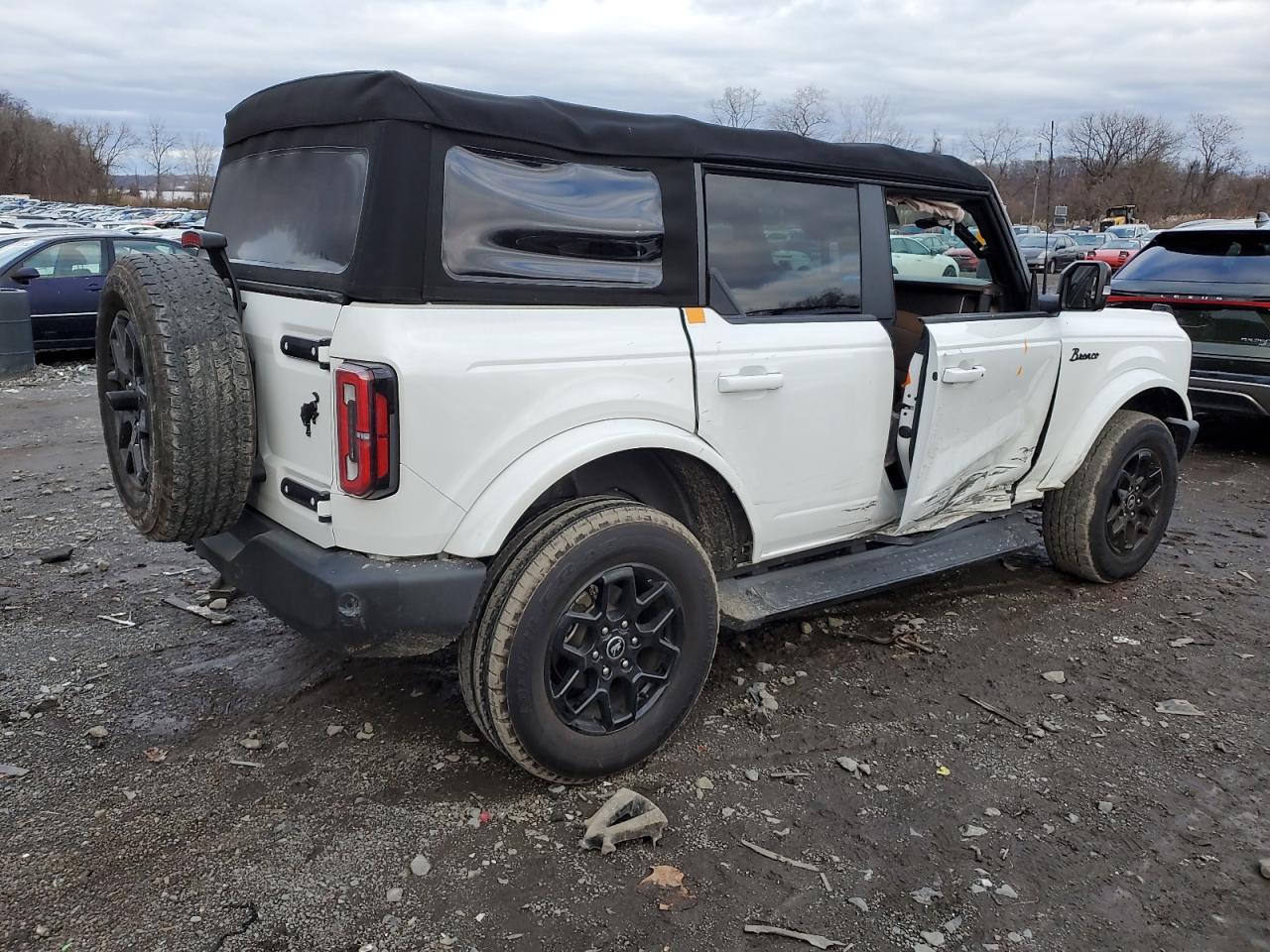 Image 3 of 2022 FORD BRONCO BASE 2022 with VIN 1FMDE5BH1NLB71750