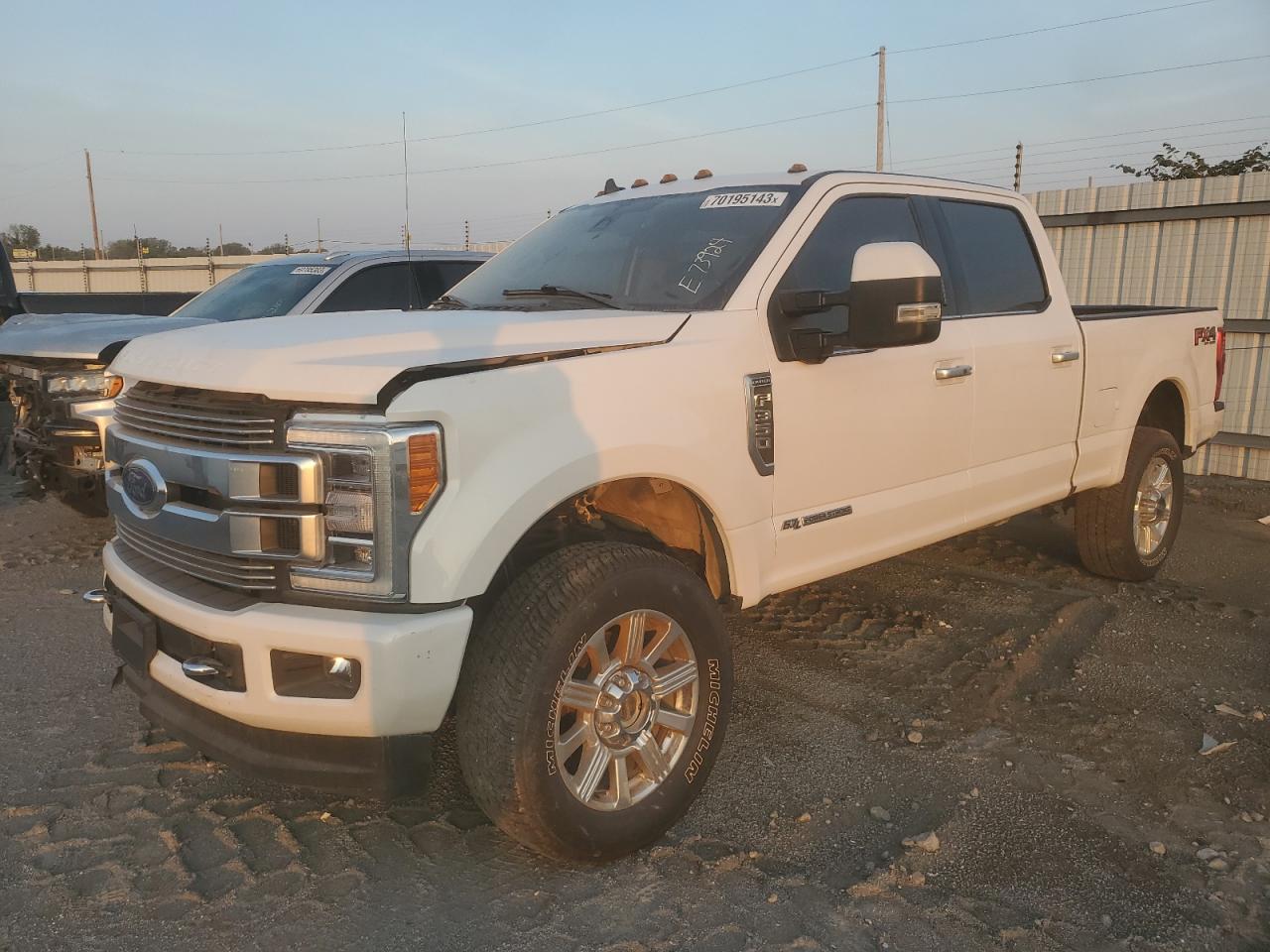 Obraz 2 z 2019 FORD F350 SUPER DUTY 2019 z VIN 1FT8W3BT1KEE73924