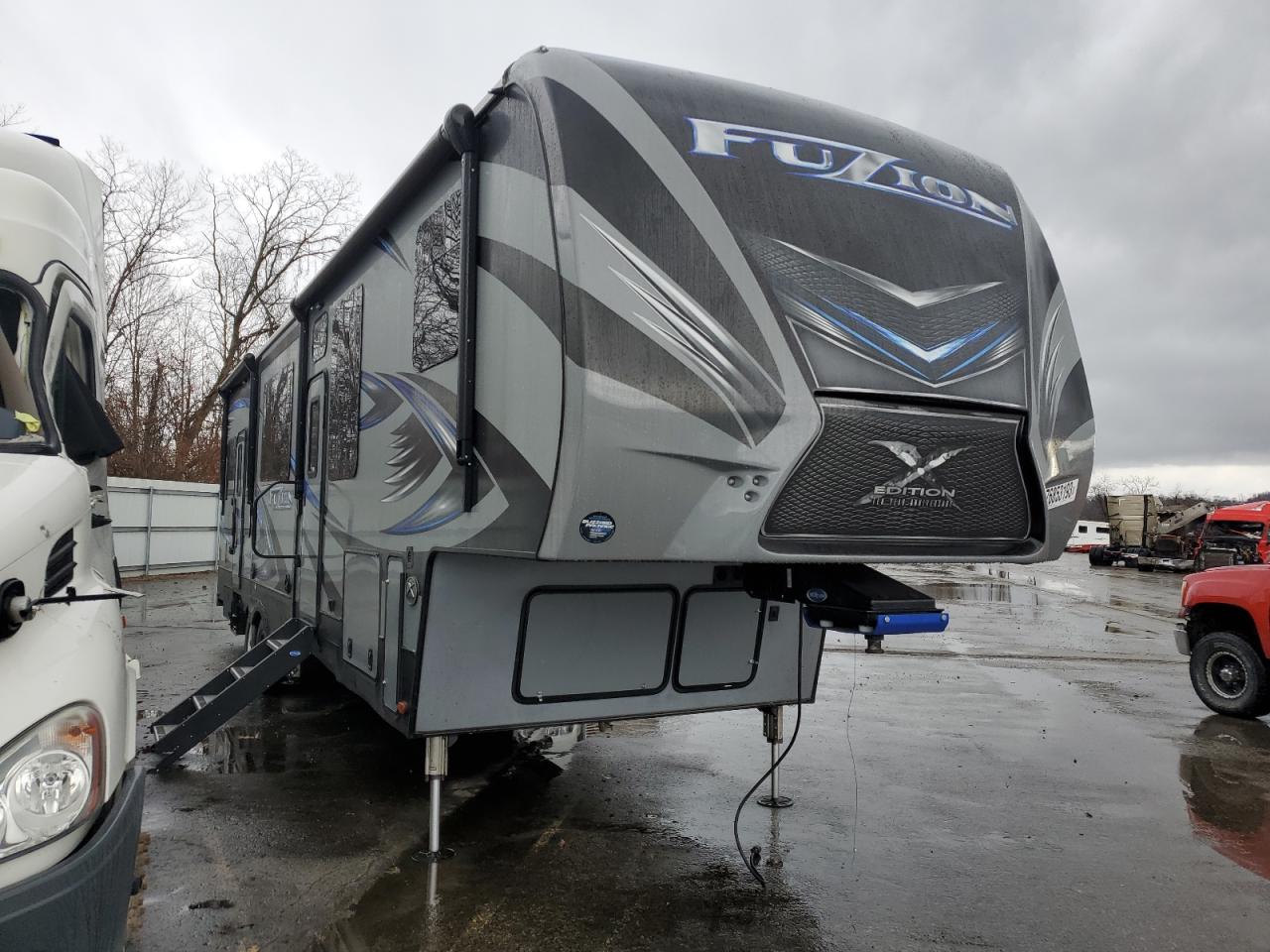 Image 1 of 2018 KEYSTONE FUZION 2018 with VIN 4YDF37120JF810377