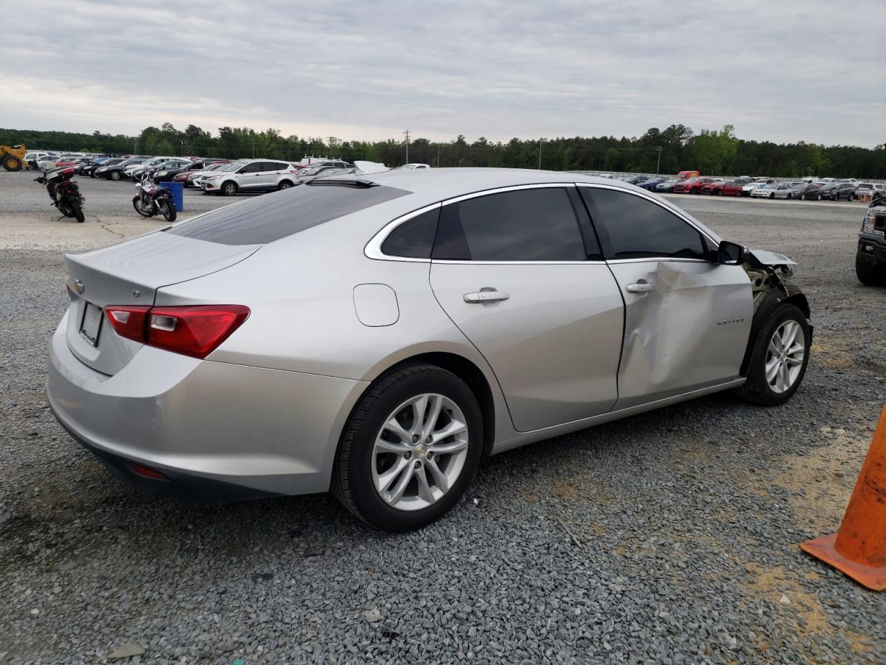 Image 3 of 2018 CHEVROLET MALIBU LT 2018 with VIN 1G1ZD5ST8JF246219