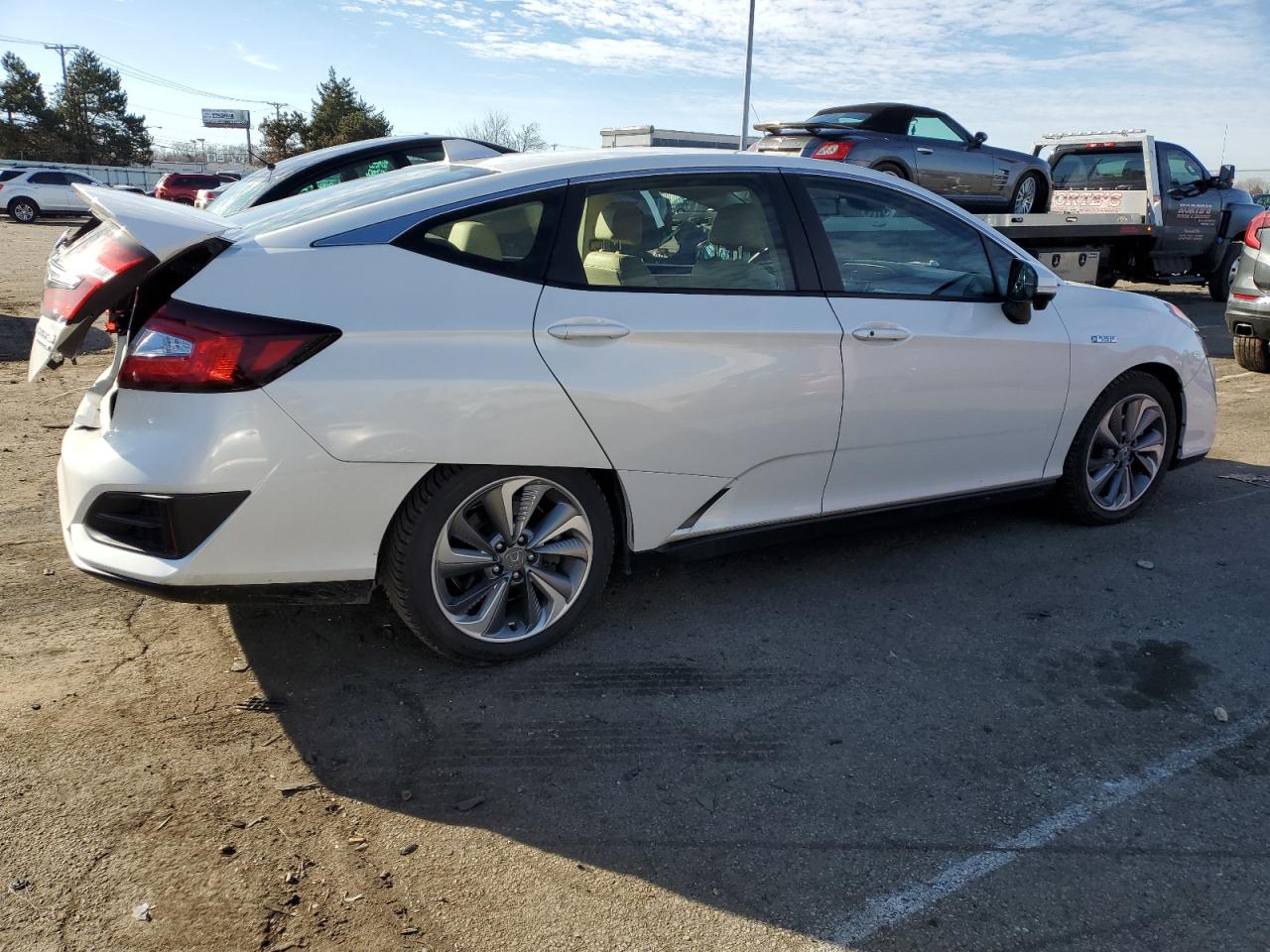 Obraz 3 z 2018 HONDA CLARITY TOURING 2018 z VIN JHMZC5F39JC001661