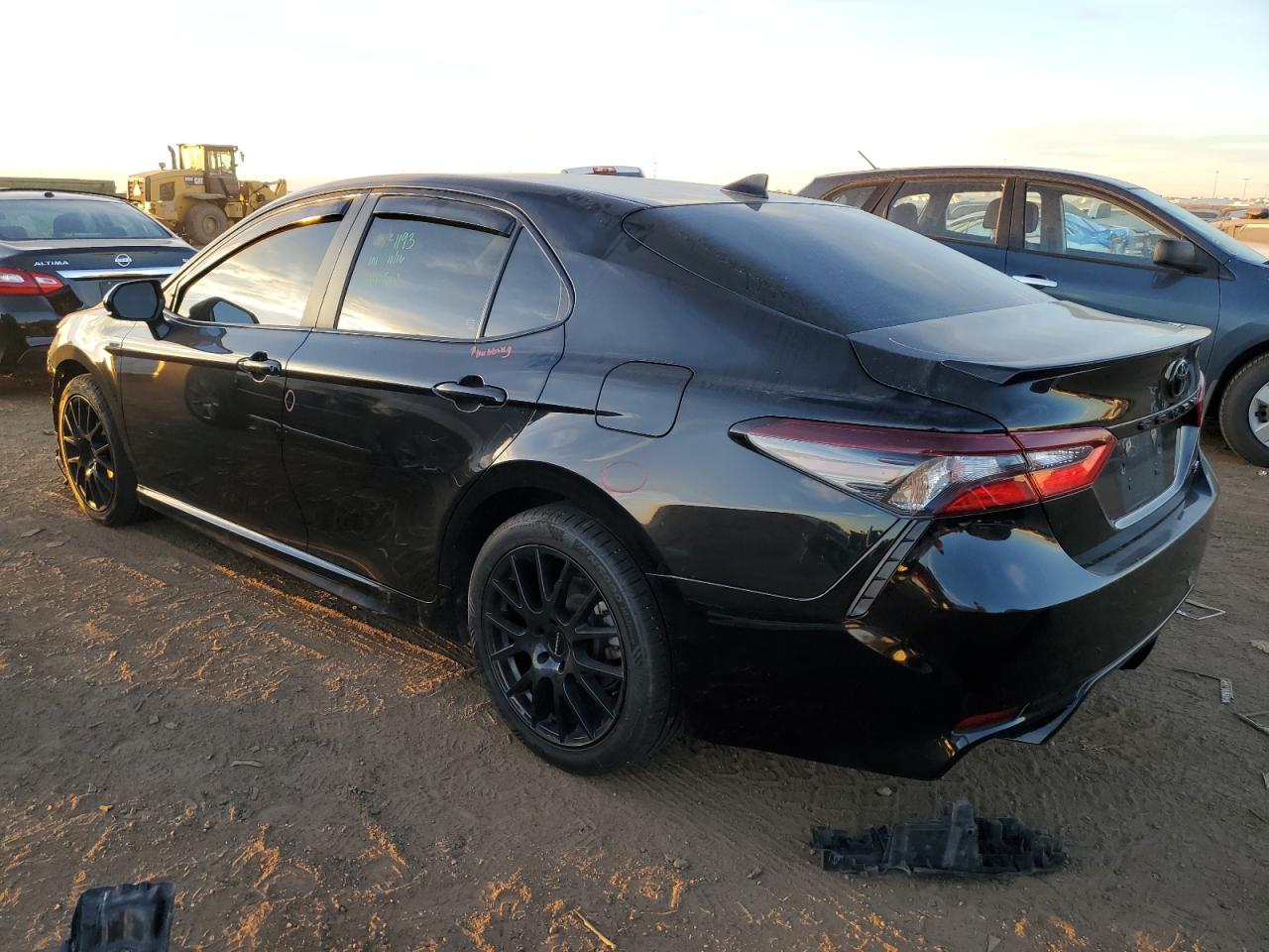Obraz 2 z 2021 TOYOTA CAMRY SE 2021 z VIN 4T1G11AK2MU407751