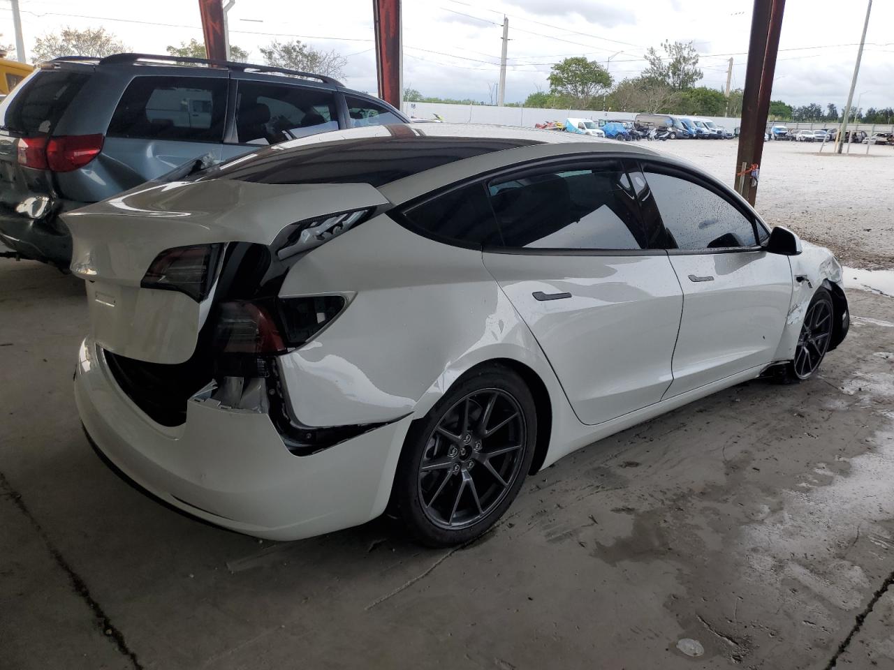 Obraz 3 z 2023 TESLA MODEL 3  2023 z VIN 5YJ3E1EA9PF653945