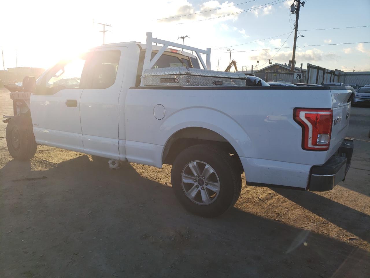 Obraz 2 z 2017 FORD F150 SUPER CAB 2017 z VIN 1FTEX1CP3HKC19230