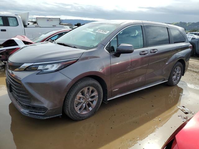 Image 1 of 2021 TOYOTA SIENNA LE 2021 with VIN 5TDKRKEC2MS021934