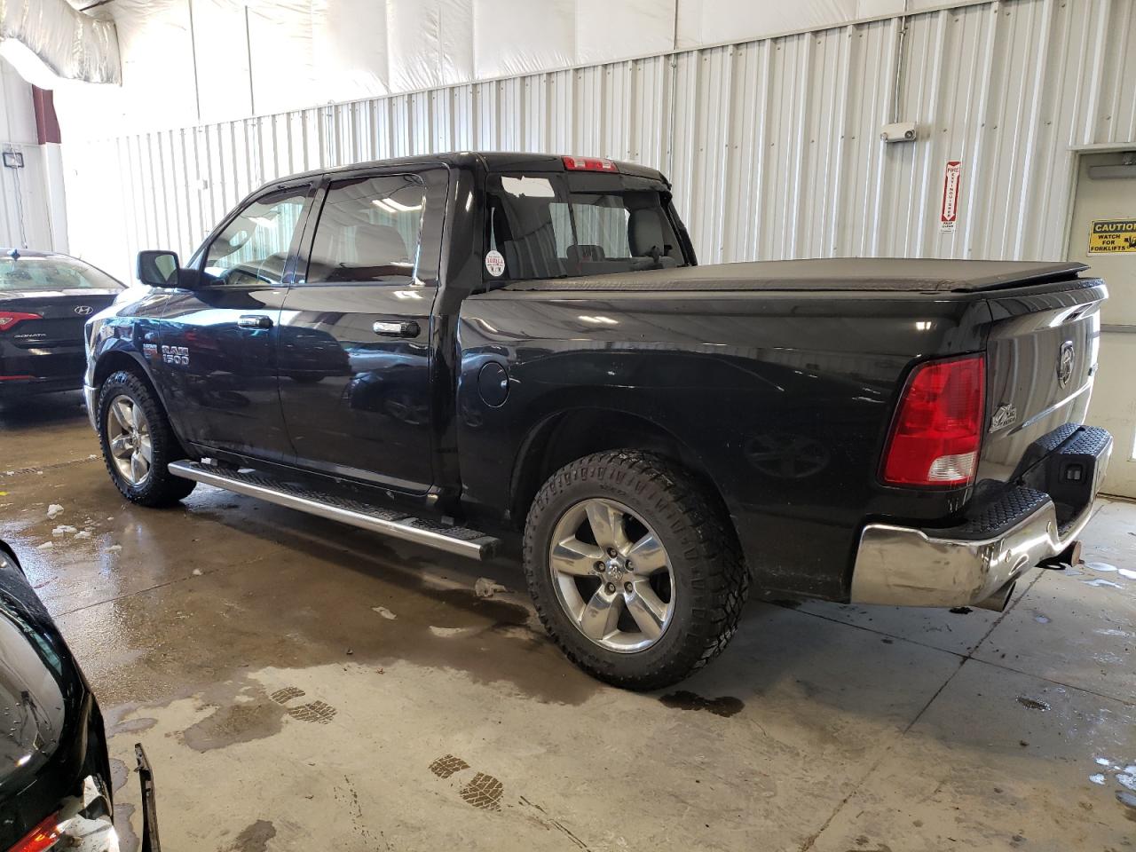 Изображение 2 2017 RAM 1500 SLT 2017 с VIN 3C6RR7LT4HG774889