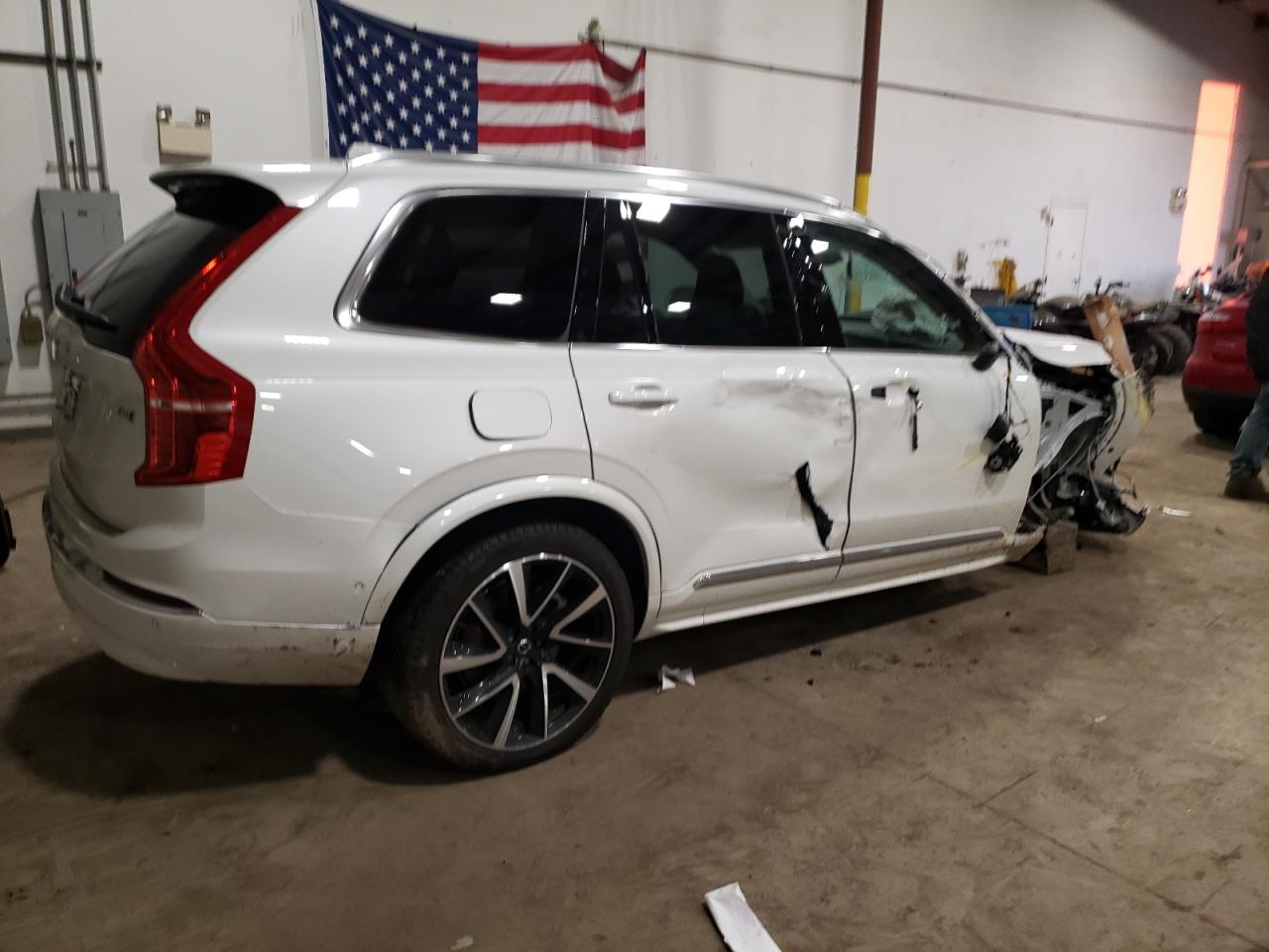 Изображение 3 2023 VOLVO XC90 PLUS 2023 с VIN YV4062PN9P1953139