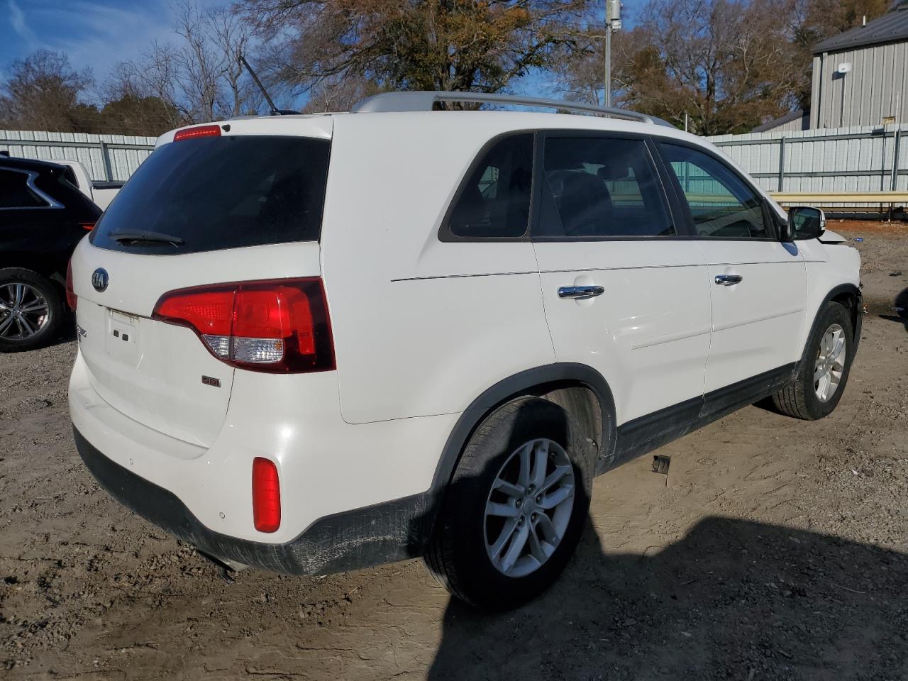 Image 3 of 2015 KIA SORENTO LX 2015 with VIN 5XYKT3A61FG661527