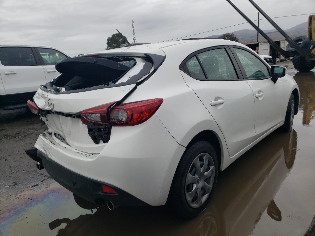 Image 3 of 2014 MAZDA 3 SPORT 2014 with VIN JM1BM1K73E1198880
