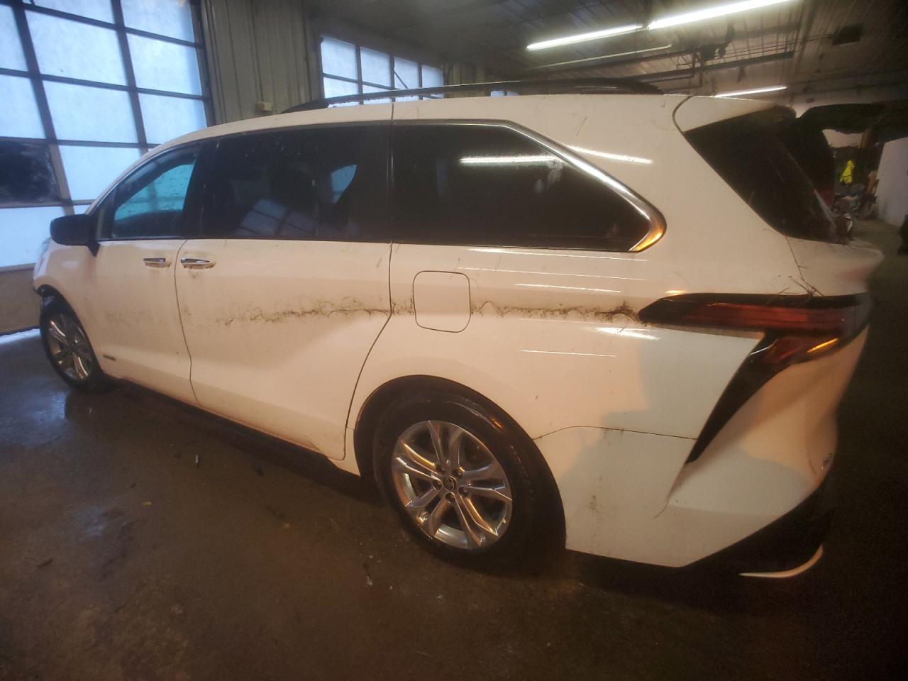 Image 2 of 2021 TOYOTA SIENNA XSE 2021 with VIN 5TDDSKFC5MS033801