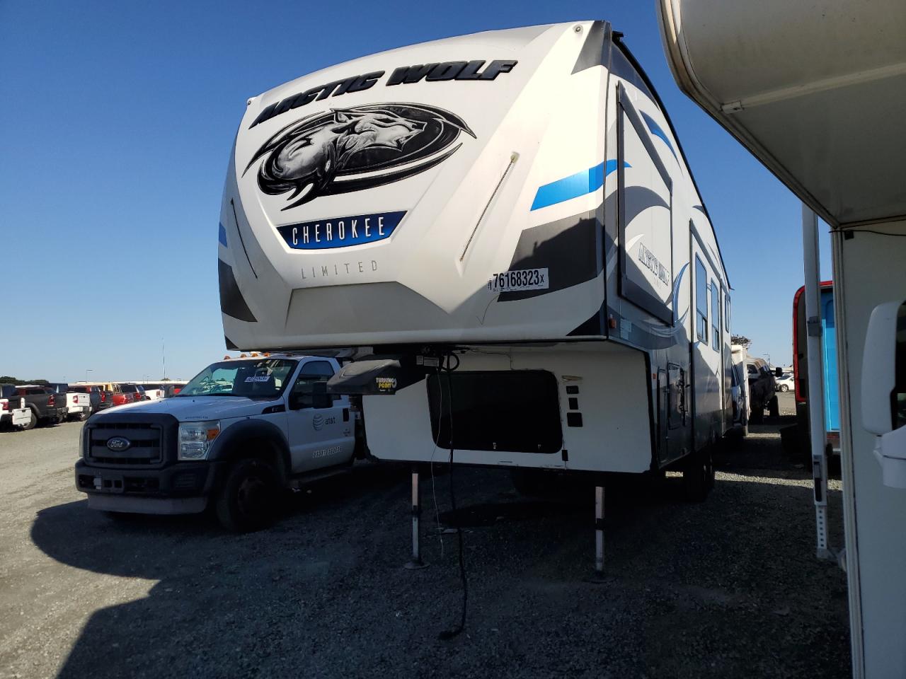 Изображение 2 2018 CHKE UTIL TLR 2018 с VIN 5ZT3CKXB6J2701444