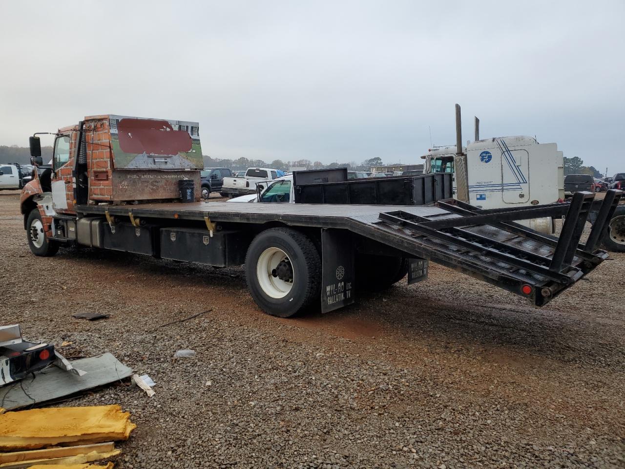 Image 2 of 2018 HINO 258/268  2018 with VIN 5PVNJ8JVXJ4S68818