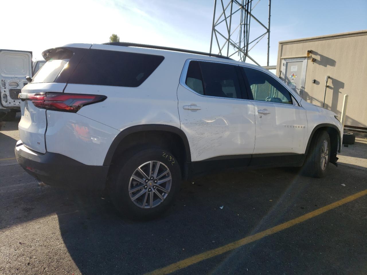 Obraz 3 z 2022 CHEVROLET TRAVERSE LT 2022 z VIN 1GNEVGKW2NJ102944