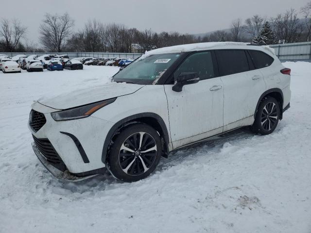 Image 1 of 2022 TOYOTA HIGHLANDER XSE 2022 with VIN 5TDLZRBH1NS227454