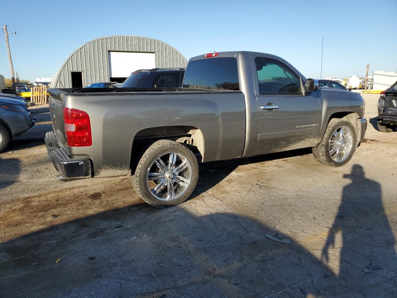 Image 3 of 2007 CHEVROLET SILVERADO C1500 2007 with VIN 1GCEC14CX7Z614857