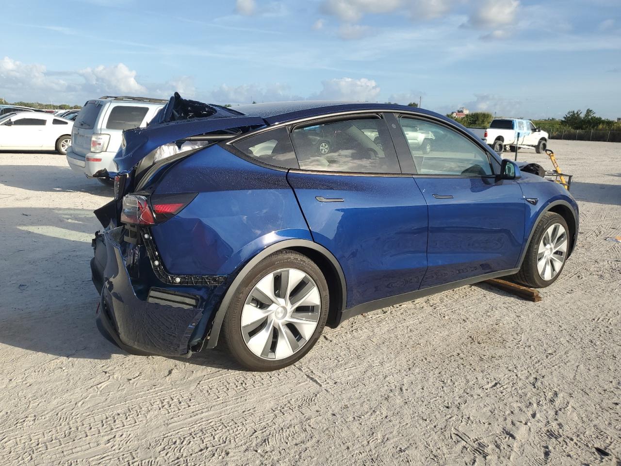 Obraz 3 z 2022 TESLA MODEL Y  2022 z VIN 7SAYGDEEXNF449420