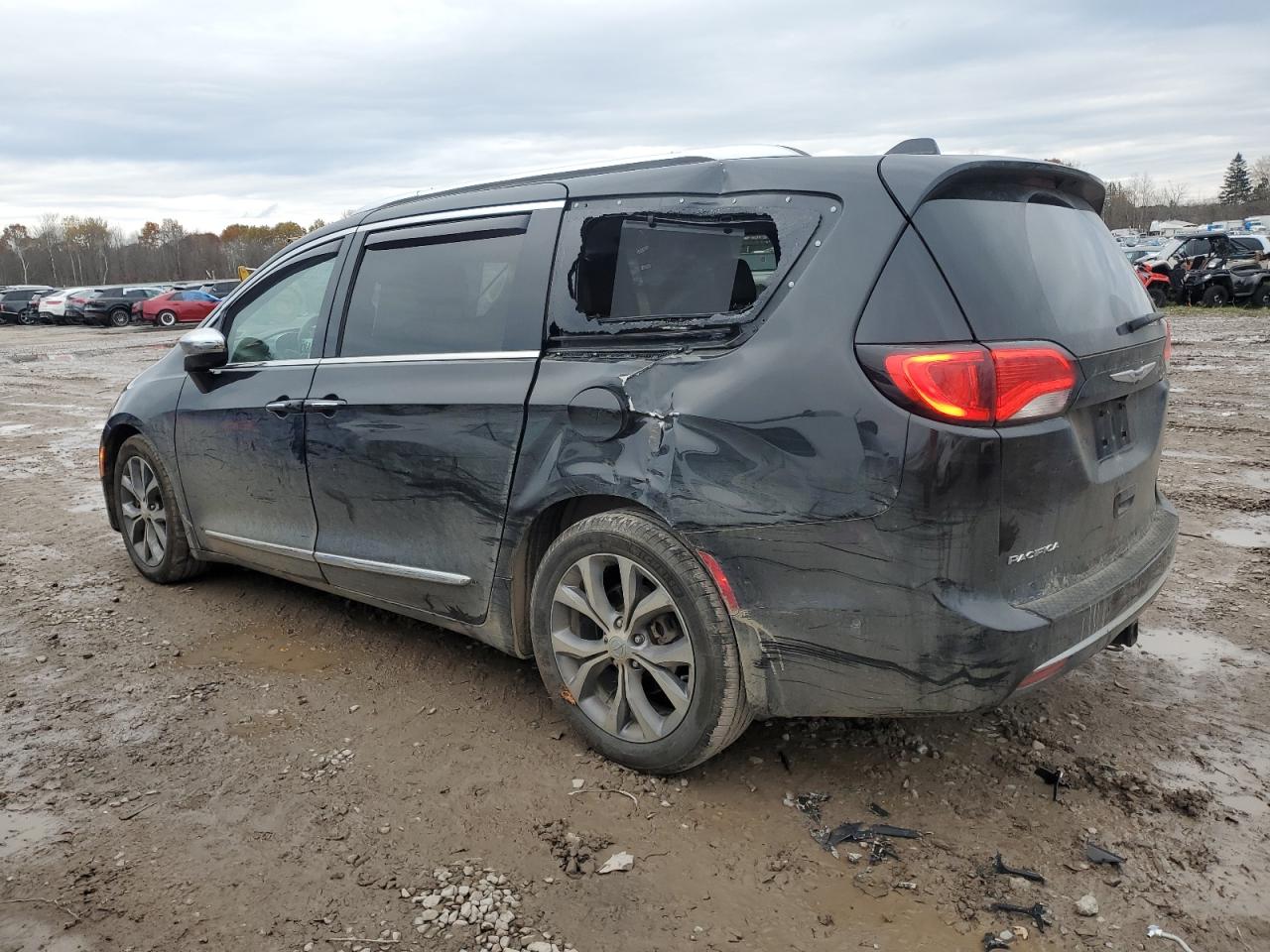 Image 2 of 2018 CHRYSLER PACIFICA LIMITED 2018 with VIN 2C4RC1GG4JR171591