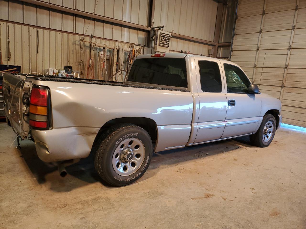 Image 3 of 2007 GMC NEW SIERRA C1500 CLASSIC 2007 with VIN 1GTEC19V87Z141678
