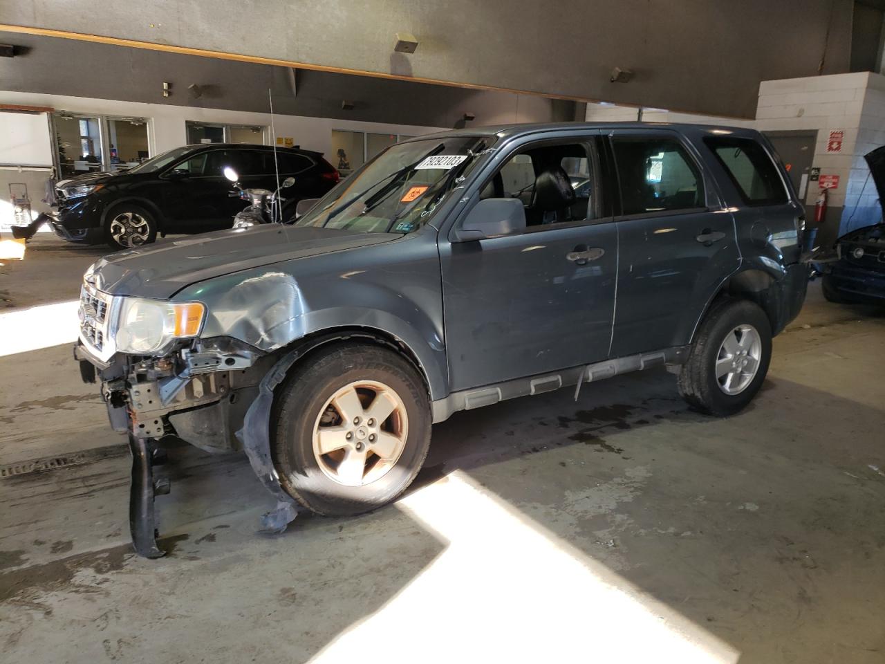 Изображение 1 2010 FORD ESCAPE XLS 2010 с VIN 1FMCU0C77AKB10815