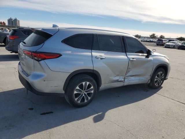 Image 3 of 2021 TOYOTA HIGHLANDER XLE 2021 with VIN 5TDGZRAH2MS516456