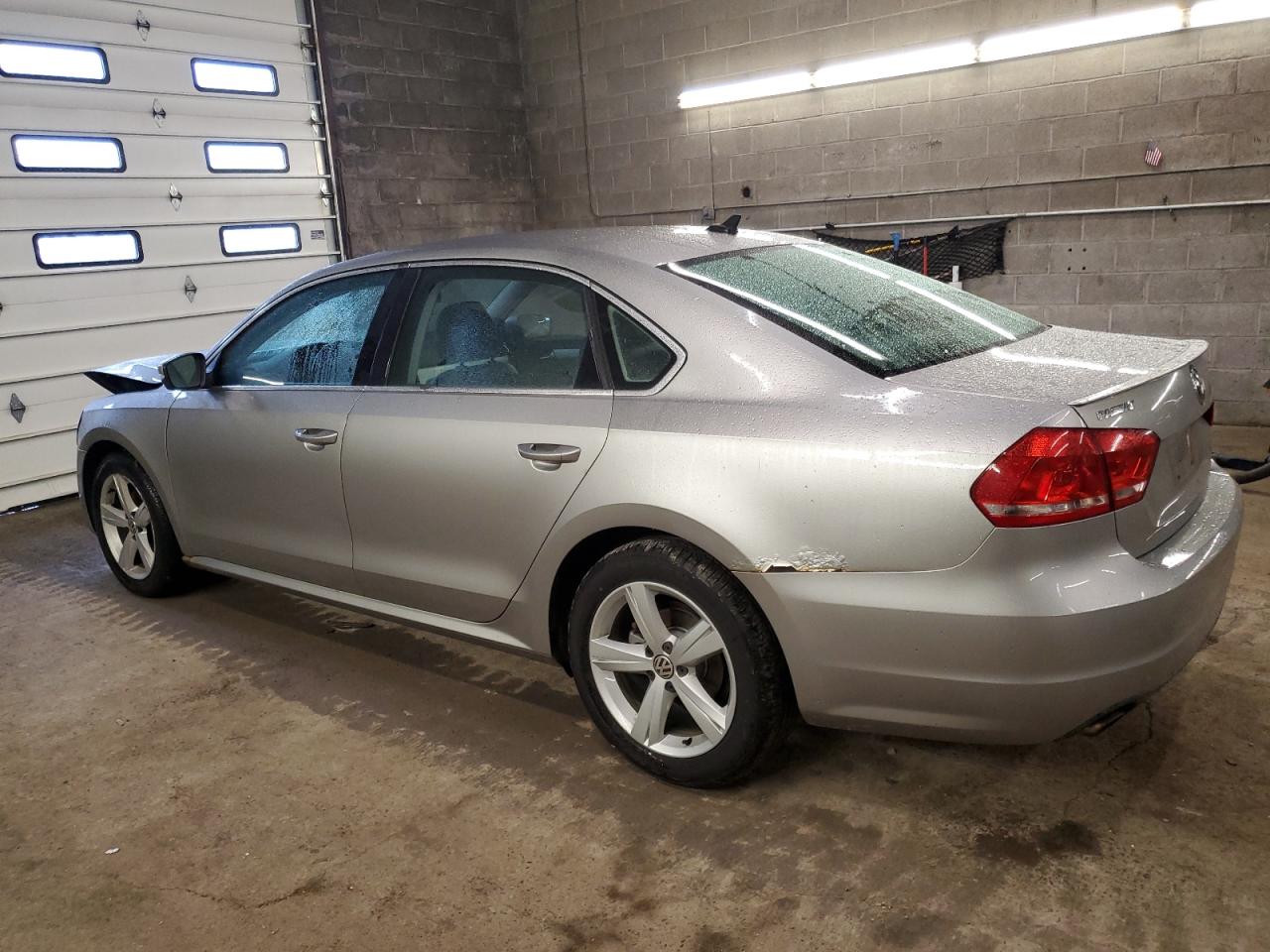 Изображение 2 2012 VOLKSWAGEN PASSAT SE 2012 с VIN 1VWBP7A39CC079772