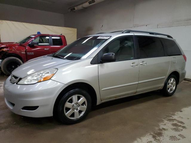 Obraz 1 z 2010 TOYOTA SIENNA CE 2010 z VIN 5TDKK4CC9AS327592