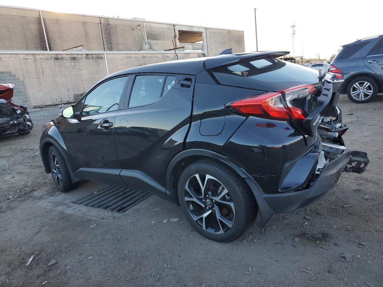 Obraz 2 z 2021 TOYOTA C-HR XLE 2021 z VIN NMTKHMBX8MR123422