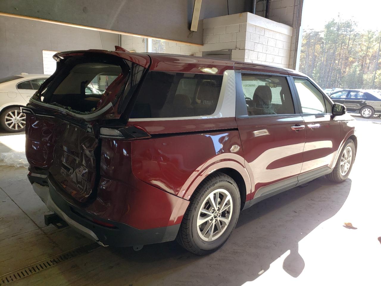 Изображение 3 2022 KIA CARNIVAL LX 2022 с VIN KNDNB4H33N6093154