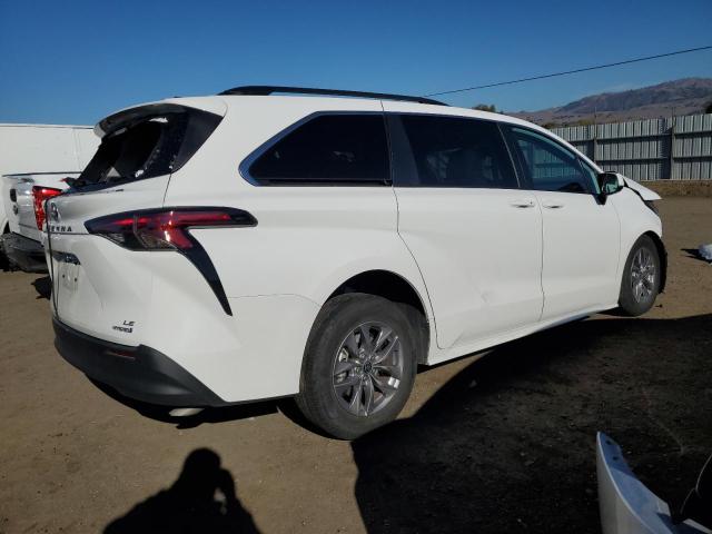 Image 3 of 2022 TOYOTA SIENNA LE 2022 with VIN 5TDKRKEC2NS103096