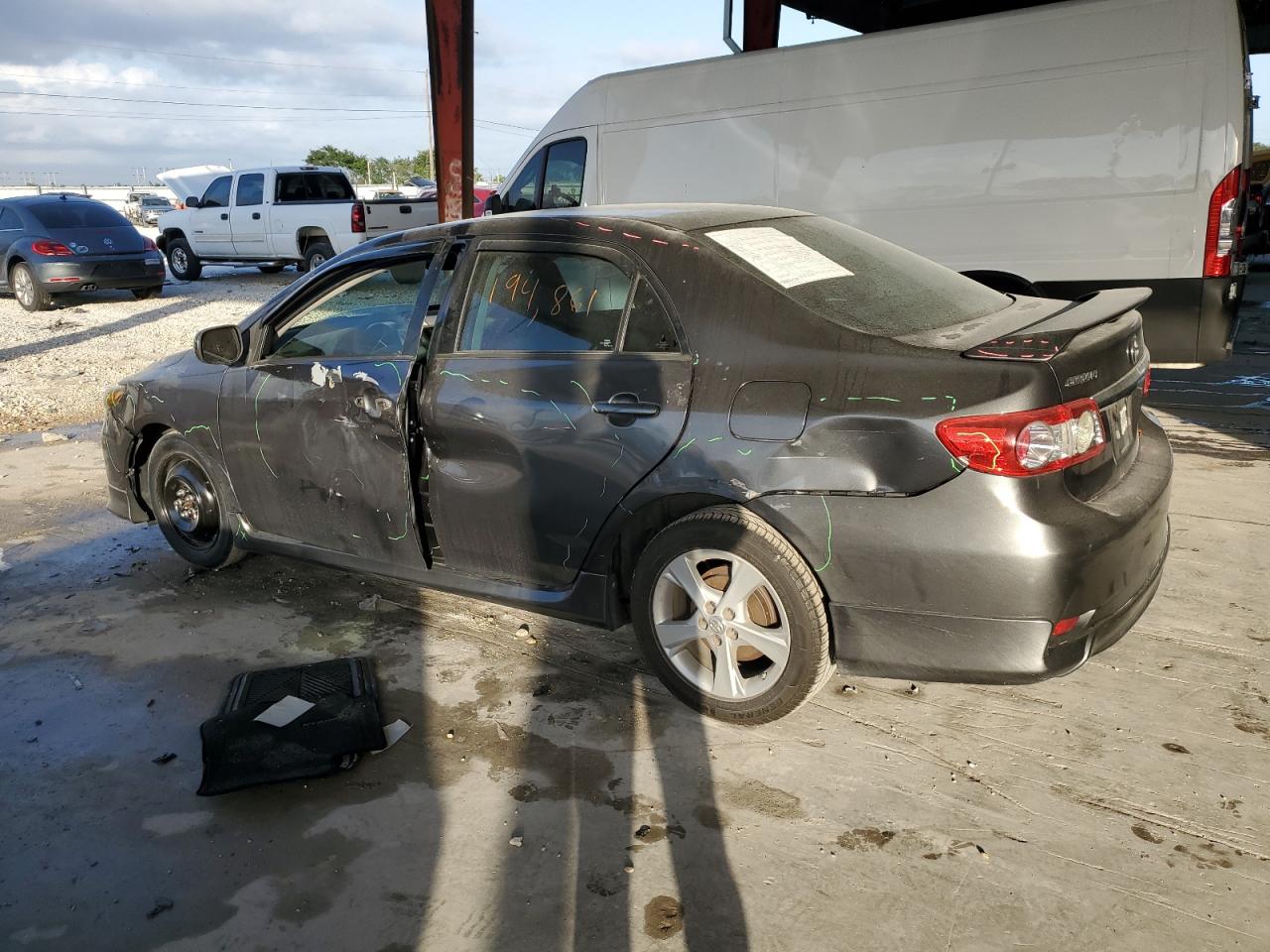 Image 2 of 2013 TOYOTA COROLLA BASE 2013 with VIN 2T1BU4EE1DC956429